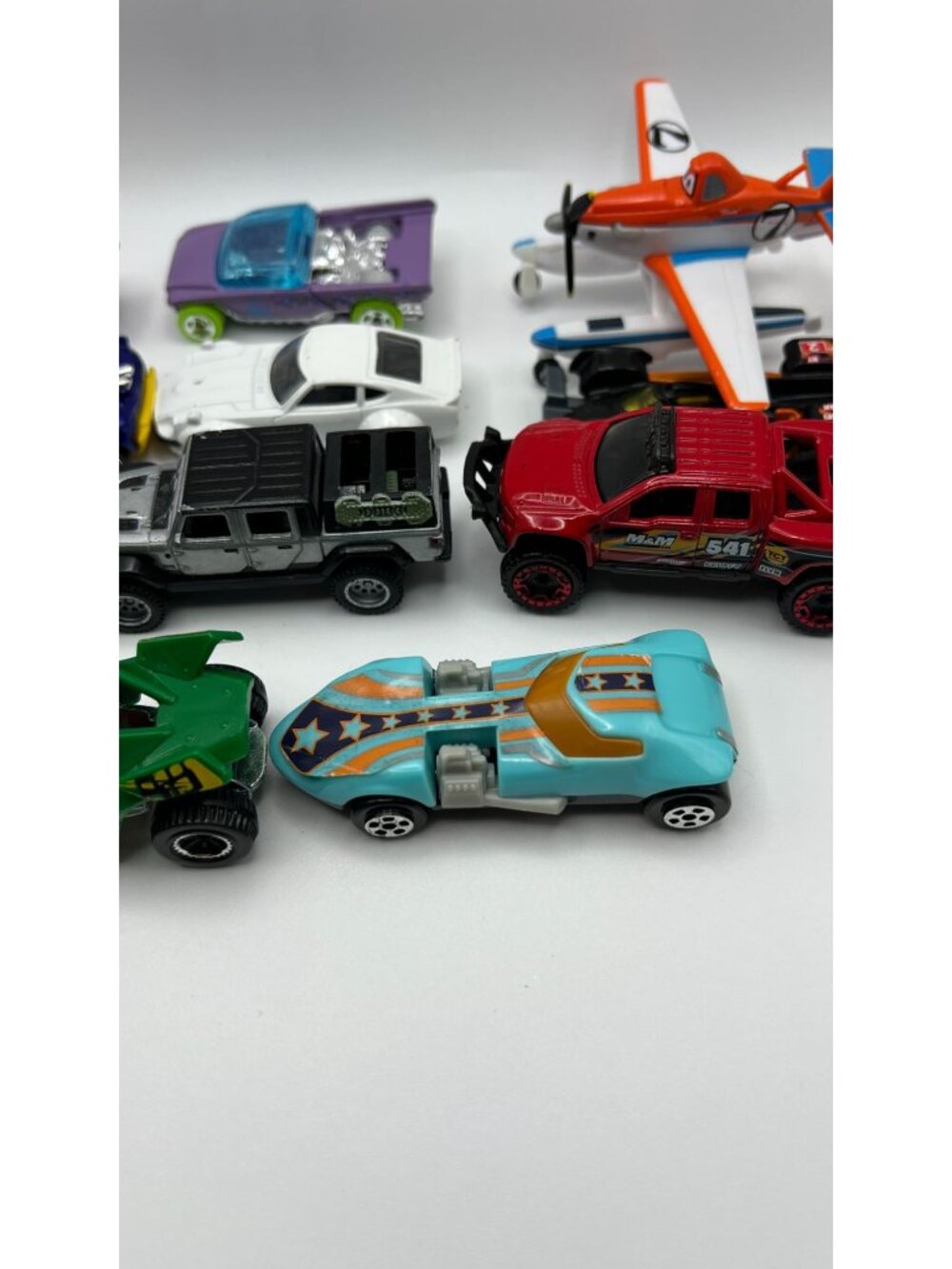 Lot Of 10 Assorted Die-Cast Cars & Plane Toys Mixed Styles & Colors Collectible - Picture 4 of 6
